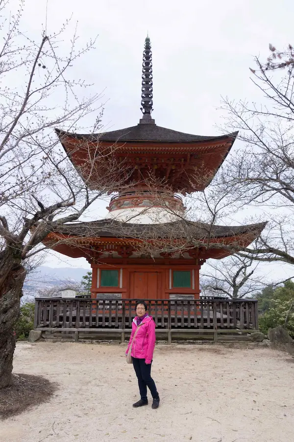 Tahoto Pagoda, Lyn